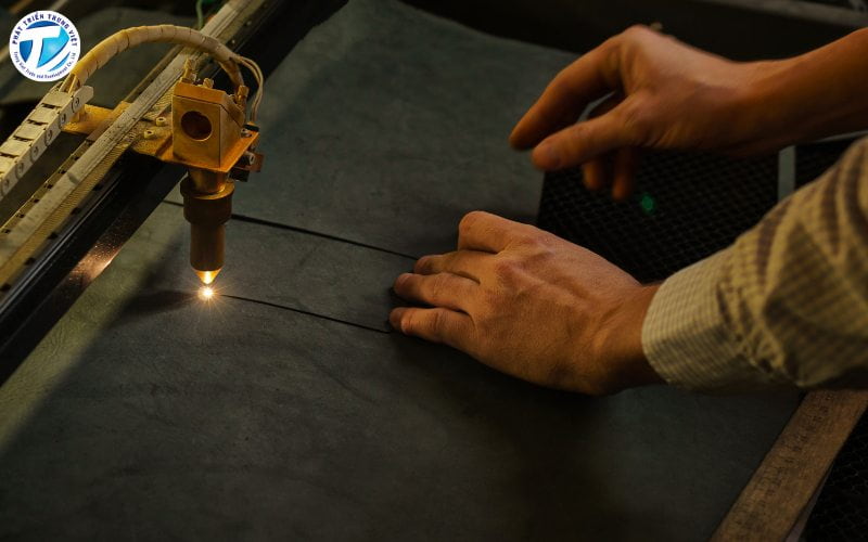 Máy khắc laser đa dạng vật liệu